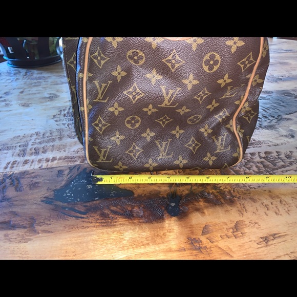 Louis Vuitton duffle bag with exterior pockets - Picture 16 of 16